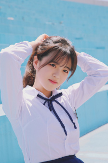 上面一个日底下一个女